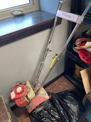 Mantis edger & B&D weed wacker