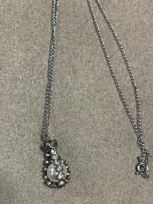 Sterling chain with pearl inside rhinestones