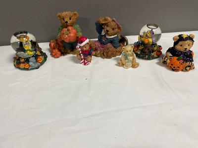 Small decorative bears