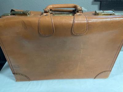 Vintage luggage/briefcase