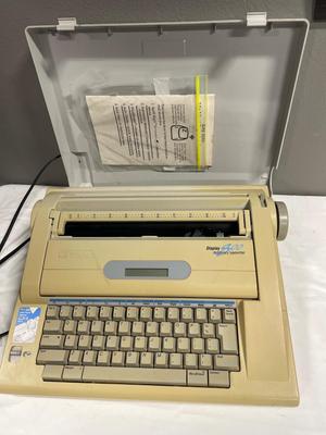 Smith Corona display 800 typewriter