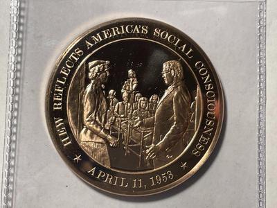 1953 HEW REFLECTS AMERICA'S SOCIAL CONSCIOUSNESS FRANKLIN MINT PROOF BRONZE MEDAL (MEDAL #10). FREE DOMESTIC SHIPPING.