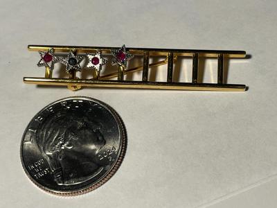 Vintage Estate Preowned Gold-toned Ladder Pin/Brooch in VG Condition as Pictured. FREE DOMESTIC SHIPPING.