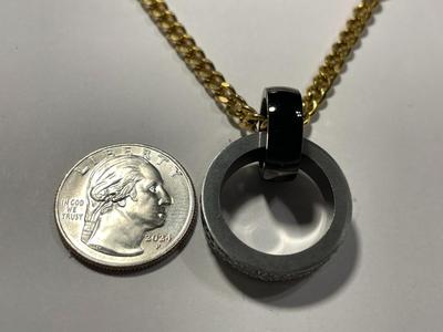 Vintage Preowned Fashion Gold-tone Link Necklace w/CZ Ring Pendant Adjustable 16-17.5" in Good Condition as Pictured.