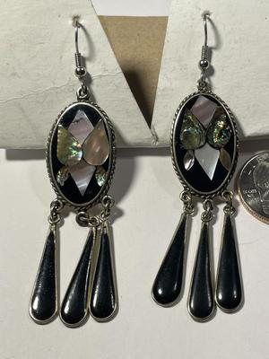 Vintage Preowned Silver-tone Alpaca Abalone Shell Inlaid Dangling Pierced Wire Earrings Made in Mexico in Good Condition.