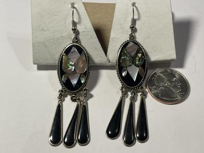 Vintage Preowned Silver-tone Alpaca Abalone Shell Inlaid Dangling Pierced Wire Earrings Made in Mexico in Good Condition.