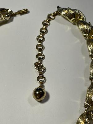 Vintage Lisner Mid-Century Choker Fashion Necklace 13"-16" Adjustable in VG Condition as Pictured. FREE DOMESTIC SHIPPING.