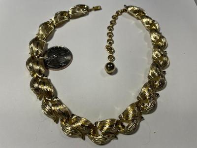 Vintage Lisner Mid-Century Choker Fashion Necklace 13"-16" Adjustable in VG Condition as Pictured. FREE DOMESTIC SHIPPING.