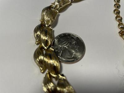 Vintage Lisner Mid-Century Choker Fashion Necklace 13"-16" Adjustable in VG Condition as Pictured. FREE DOMESTIC SHIPPING.