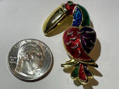Vintage Exotic Bird Fashion Enameled Gold-toned Pin Preowned from an Estate in Very Good Preowned Condition.