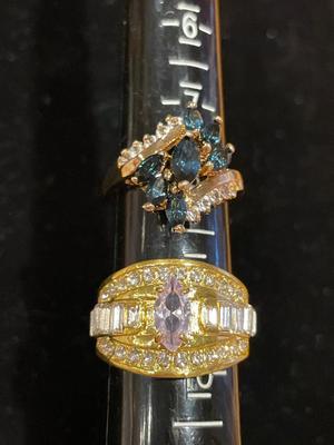 Statement rings in gold tone