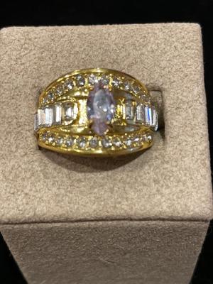 Statement rings in gold tone