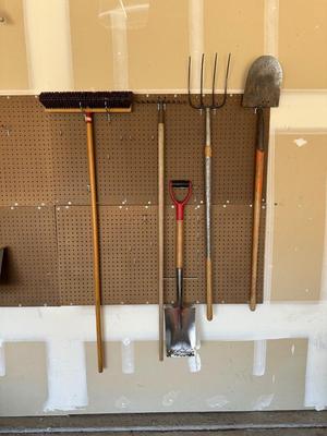 PUSH BROOM AND YARD/FARM TOOLS