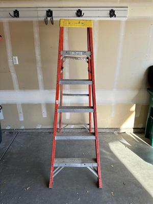 WERNER 6 FT FIBERGLASS LADDER & EXTENSION CORD