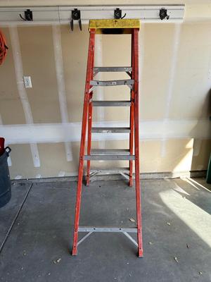 WERNER 6 FT FIBERGLASS LADDER & EXTENSION CORD