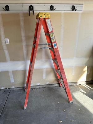 WERNER 6 FT FIBERGLASS LADDER & EXTENSION CORD