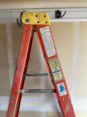WERNER 6 FT FIBERGLASS LADDER & EXTENSION CORD