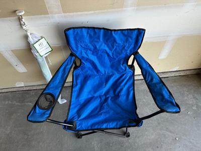 FOLDING CHAIR AND LARGE UMBRELLA