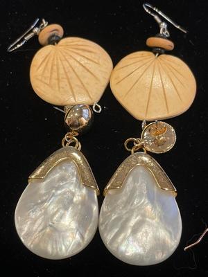 Mother of pearl and other neutral color earrings