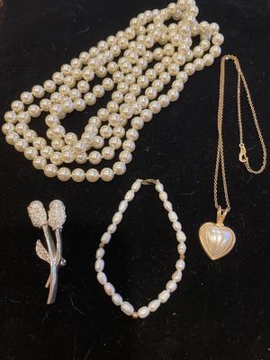 Faux pearl jewelry & fresh water pearl bracelet