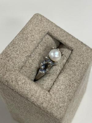 Vintage Sterling and Pearl ring