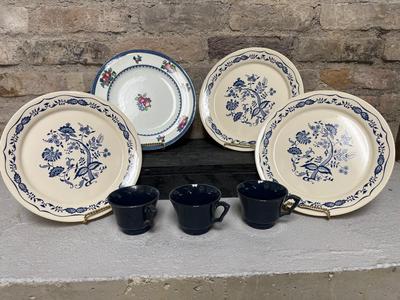 Commemorative plates, Holly Hobbie Christmas plate