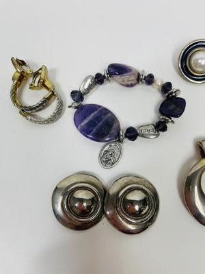 Lot of 5 piece of jewelry - 4 Vintage Clip-on Earrings & 1 bracelet