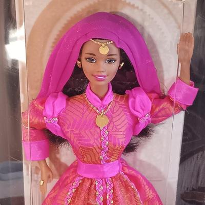 LOT 9: Set of 5 Barbie 'Dolls of the World' Collector's Edition Dolls