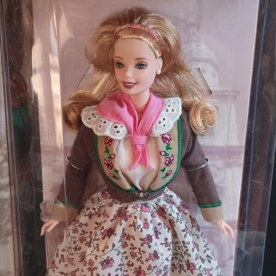 LOT 9: Set of 5 Barbie 'Dolls of the World' Collector's Edition Dolls
