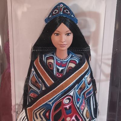 LOT 9: Set of 5 Barbie 'Dolls of the World' Collector's Edition Dolls