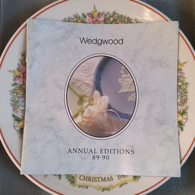 LOT 11: Vintage Wedgwood Christmas Collectible Plates
