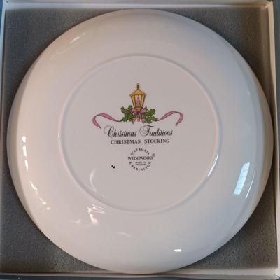 LOT 11: Vintage Wedgwood Christmas Collectible Plates