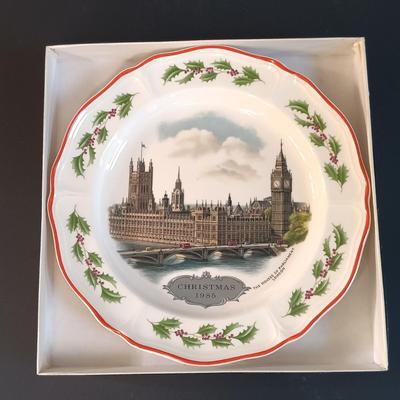 LOT 11: Vintage Wedgwood Christmas Collectible Plates