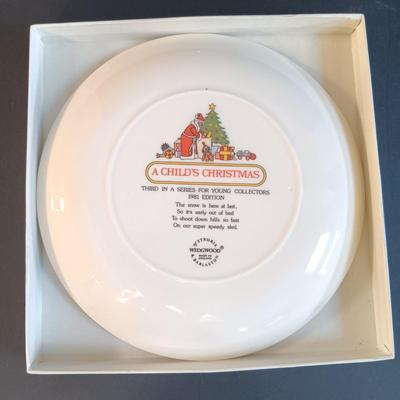 LOT 11: Vintage Wedgwood Christmas Collectible Plates