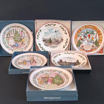 LOT 11: Vintage Wedgwood Christmas Collectible Plates