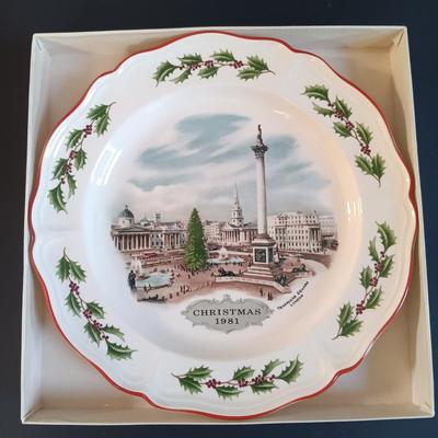 LOT 11: Vintage Wedgwood Christmas Collectible Plates