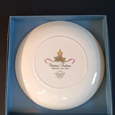 LOT 11: Vintage Wedgwood Christmas Collectible Plates