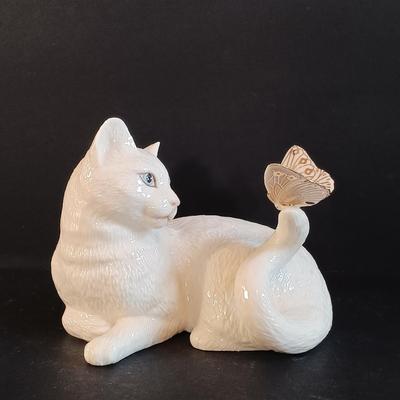 LOT 17: Lenox 'Enchantment' and 'Captivation' Cat Figurines