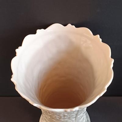 LOT 20: Lenox Wentworth Vase, 100th Anniversary American Bear & Macy's Gift Bag Ornament