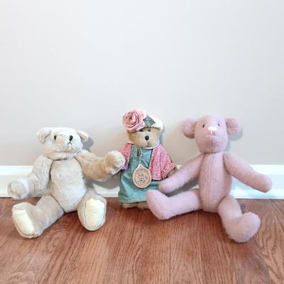 LOT 29: Retired Vermont Teddy Bear Co. 'Birthday Suit', F.A.O. Schwarz Happy Birthday Bear & More