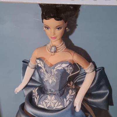LOT 39: Wedgwood Barbie England 1759 in Original Box