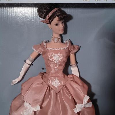 LOT 40: Wedgwood Barbie England 1759 in Original Box