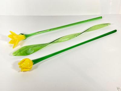 LOT 71: Stunning Hand Crafted Art Glass Flowers and Hoosier Vase