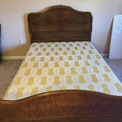 LOT 85: Vintage Bedroom Set: Bureau, Dresser w/Mirror, Head & Foot Board