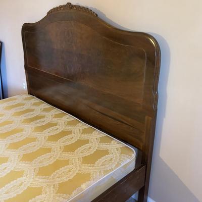 LOT 85: Vintage Bedroom Set: Bureau, Dresser w/Mirror, Head & Foot Board