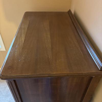 LOT 85: Vintage Bedroom Set: Bureau, Dresser w/Mirror, Head & Foot Board