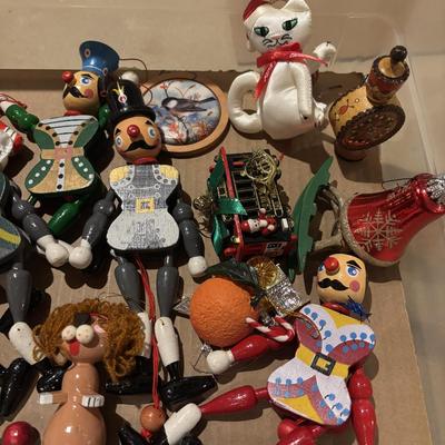 LOT 89: Basement Finds Holiday Ornaments & More