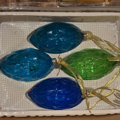 LOT 89: Basement Finds Holiday Ornaments & More