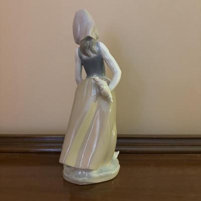 LOT 95: Lladro "Snails for the Ducks" Figure & "Little Duck" Figure