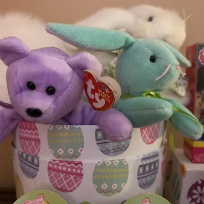 LOT 96: Happy Spring Collection: Beanie Babies, Barbie, Kelly Club, Kitty in My Pocket
